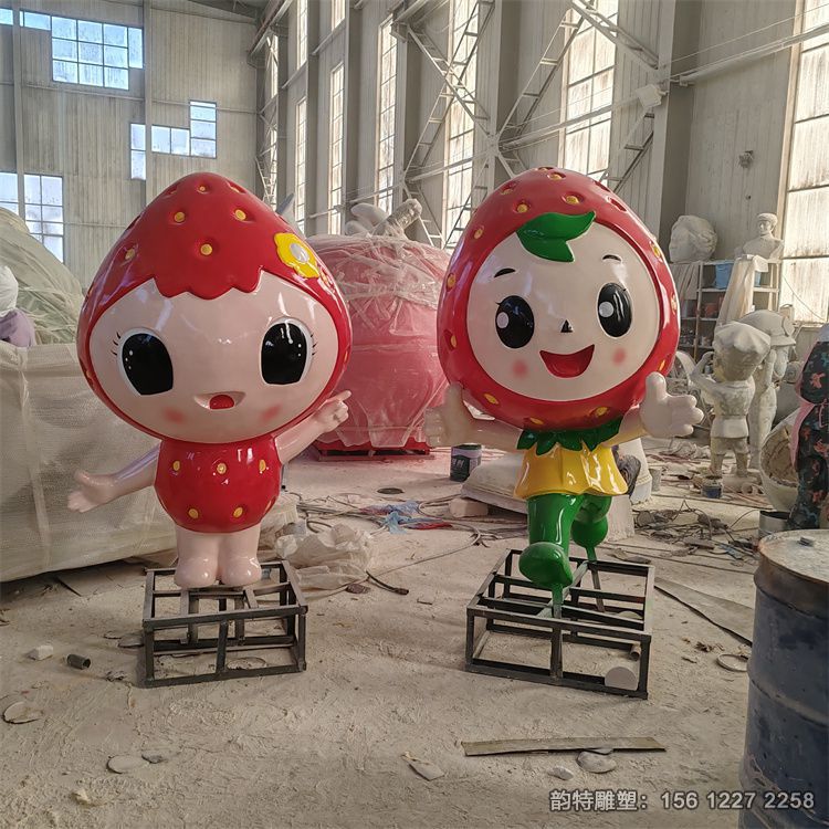 草莓卡通人雕塑，玻璃鋼卡通人物雕塑