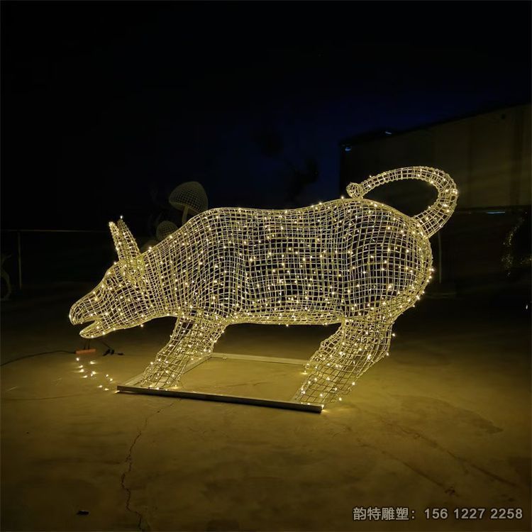 發(fā)光鏤空牛雕塑 不銹鋼絲編織動物雕塑 發(fā)光鏤空牛雕塑 不銹鋼絲編織動物雕塑